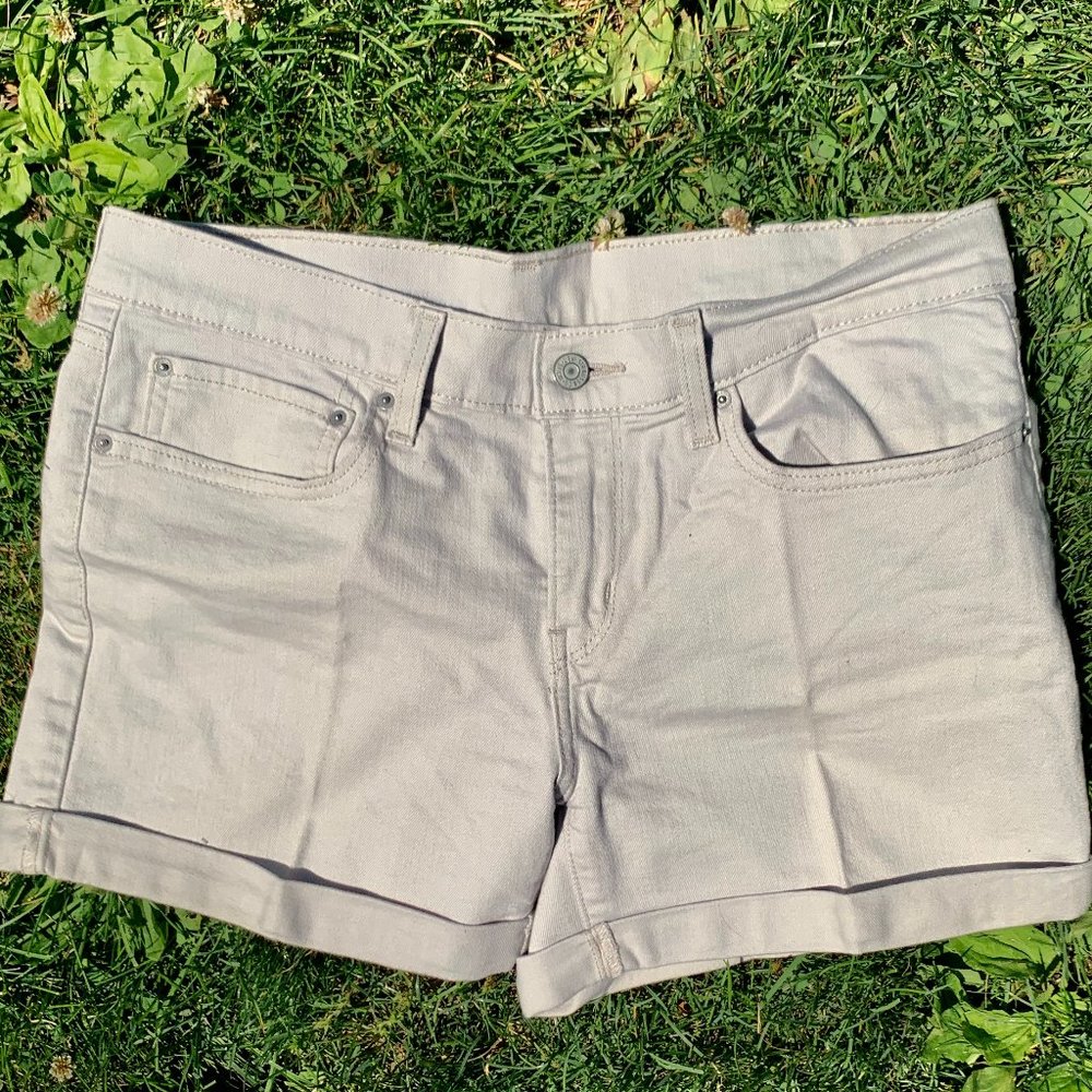 Levi's Tan shorts, like NEW, size 30